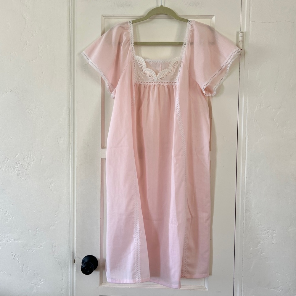 Vintage pink cotton blend flutter sleeve midi nightgown negligee white lace M
